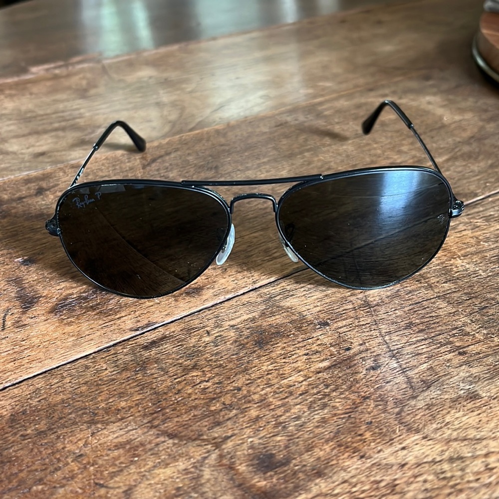 Ray-ban polarized aviators black with green lenses